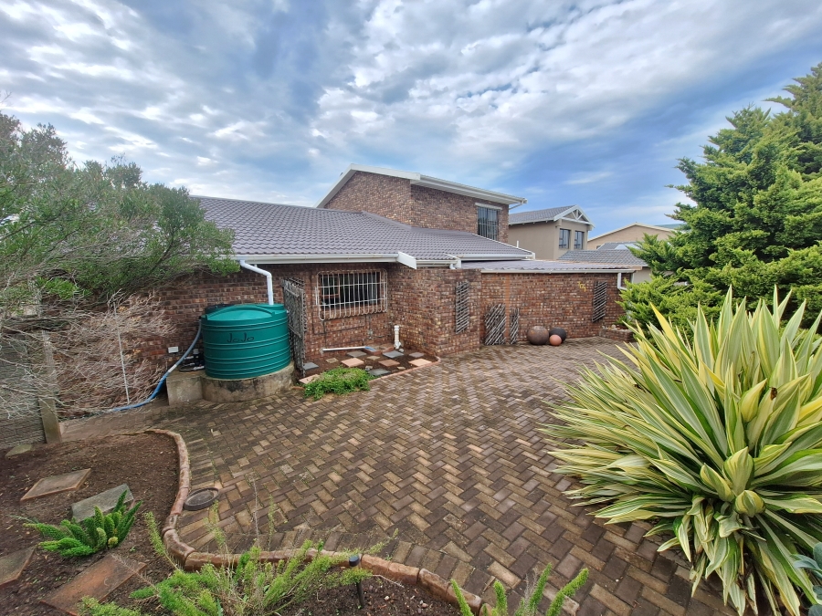 3 Bedroom Property for Sale in Wavecrest Eastern Cape